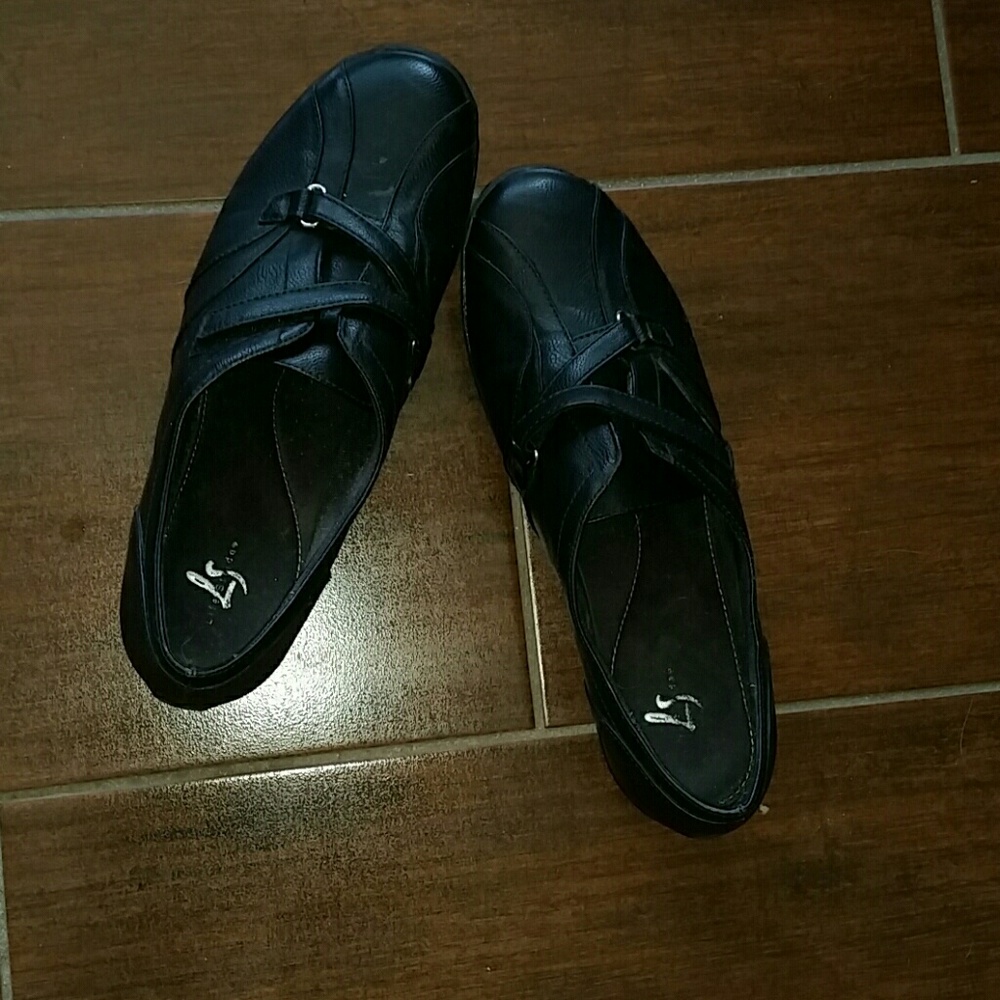 Black shoes Life Stride